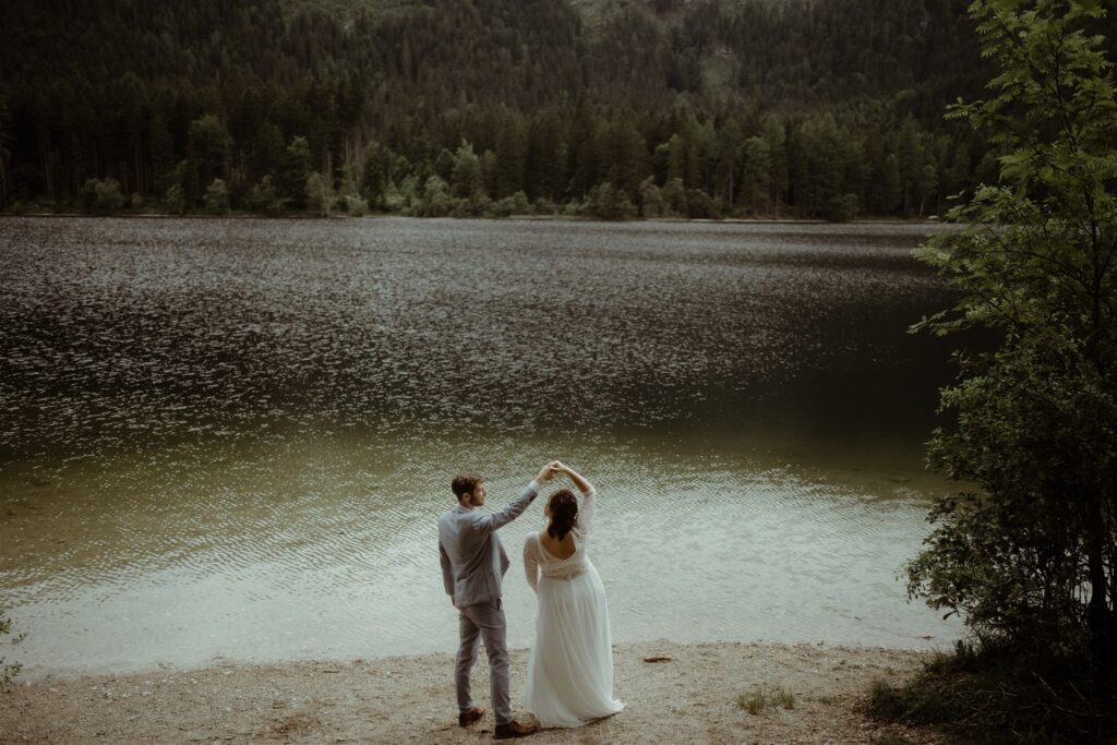Weddingshooting am See mit Brautpaar