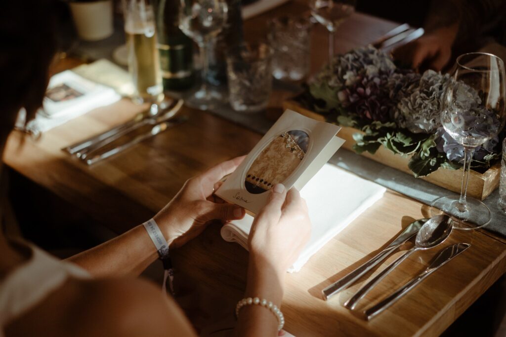 Tablesetting mit Gastgeschenk